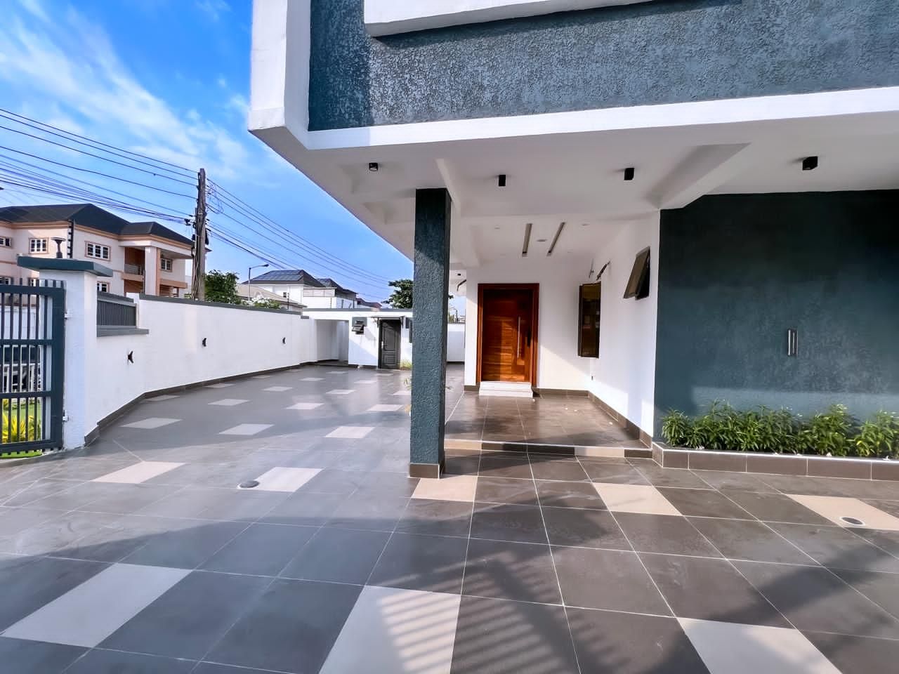 Lekki Phase  1 Proper , 4 bedrooms terraces with a private compound 22