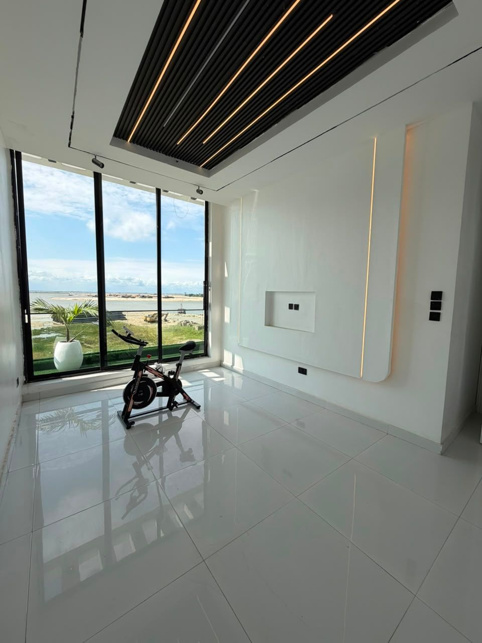 CONTEMPORARY 5BEDROOM SPACIOUS MANSION, WITH SWIMMING POOL, CINEMA, GYM, ROOFTOP TERRACE, OFFICE SPACE, BQ, AND SO MUCH MORE 10