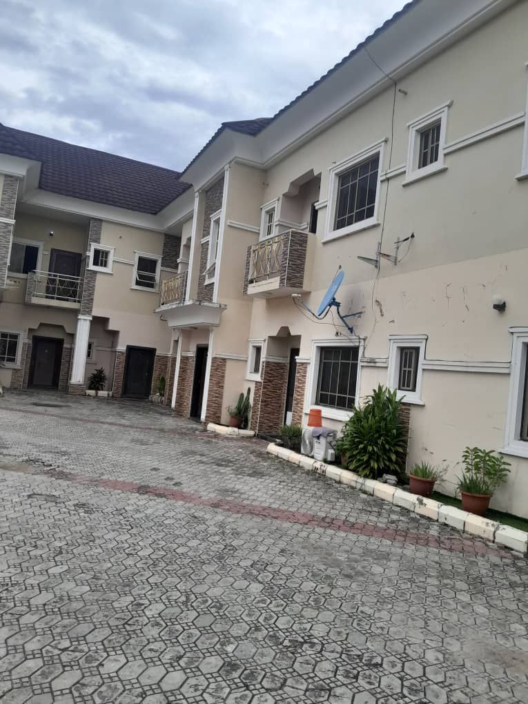 bock of 6 nos 3 bedroom flats and 3 bedroom fully detached house all in one compound / Chevron  / 1.3BN 2