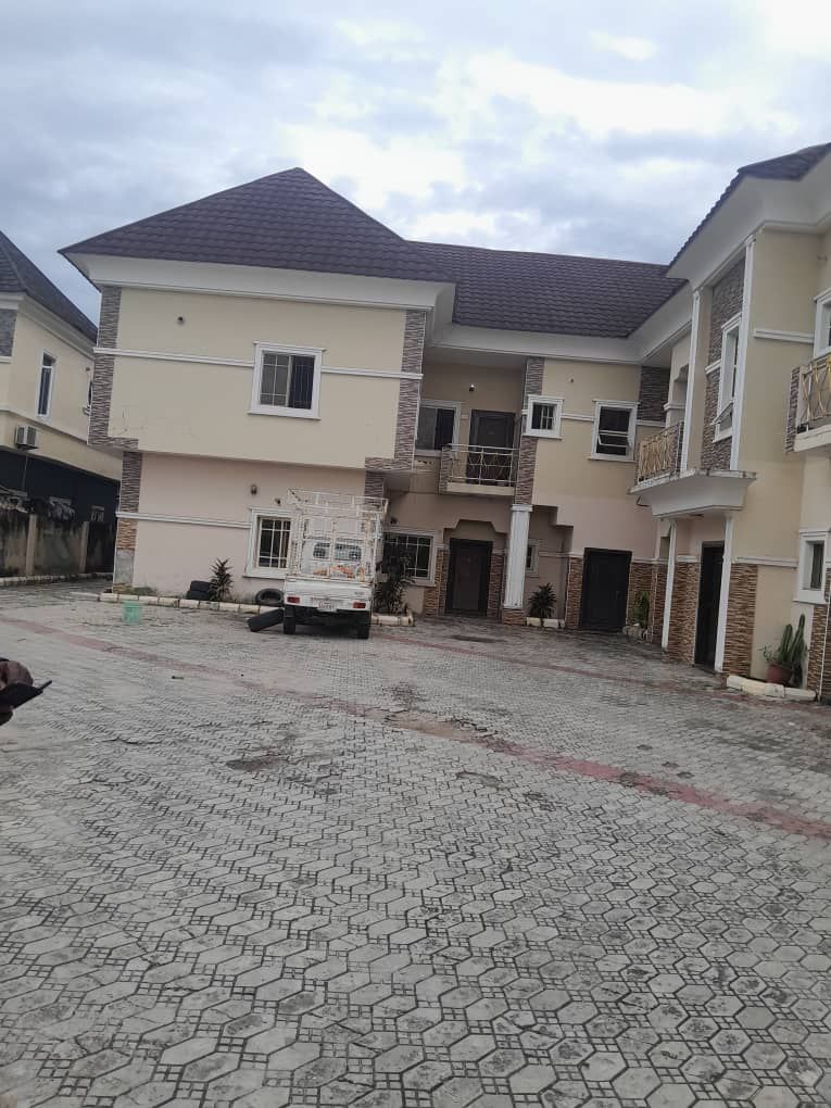 bock of 6 nos 3 bedroom flats and 3 bedroom fully detached house all in one compound / Chevron  / 1.3BN