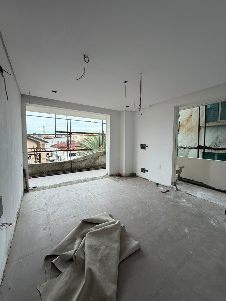 3 BED APARTMENT | ONIRU, VI | N700M 2 Bedroom Apartment plus bq: N500M 3 Bedroom Apartment plus bq: N700M Contact us to secure this property at best price. Features: Maisonette | Secured Area | Living Room | All Rooms En-suite | | Fitted Kitchen | Gas burner | Oven | Heat Extractor | Water heater | Walk-in Closet | Walk-In Shower | Spacious Rooms | Elevator | Swimming Pool | BQ | Laundry Room | Terrace 26