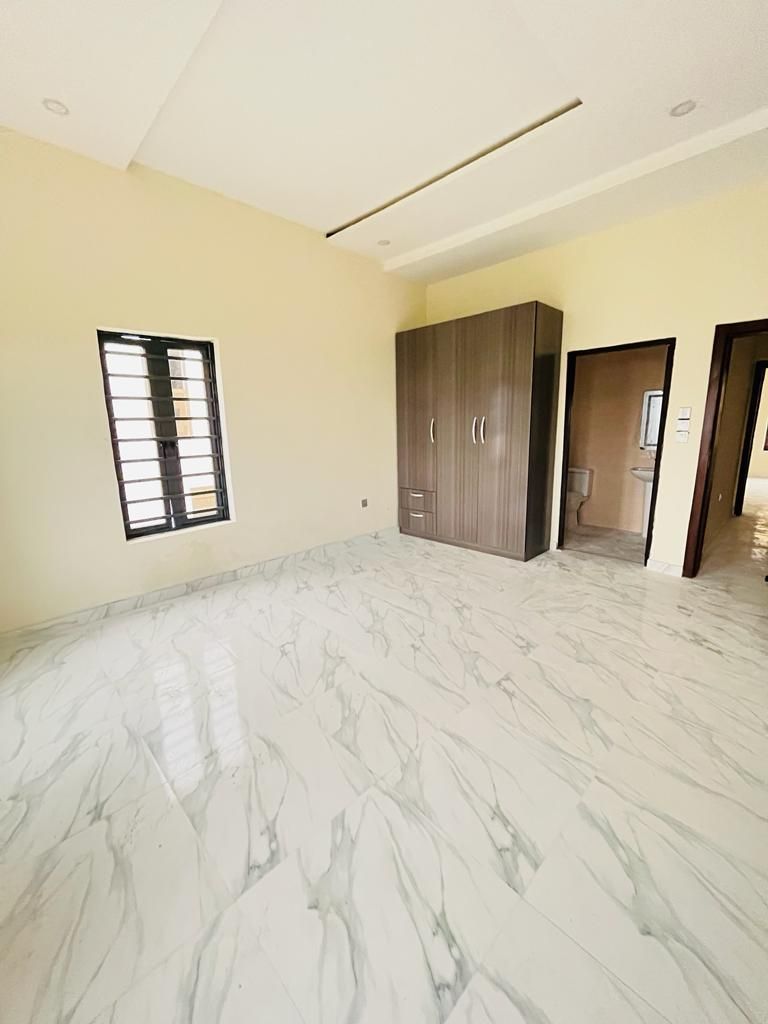 Brand new 6bed room and two room boys quarter,  Sitting on 600sqm 8