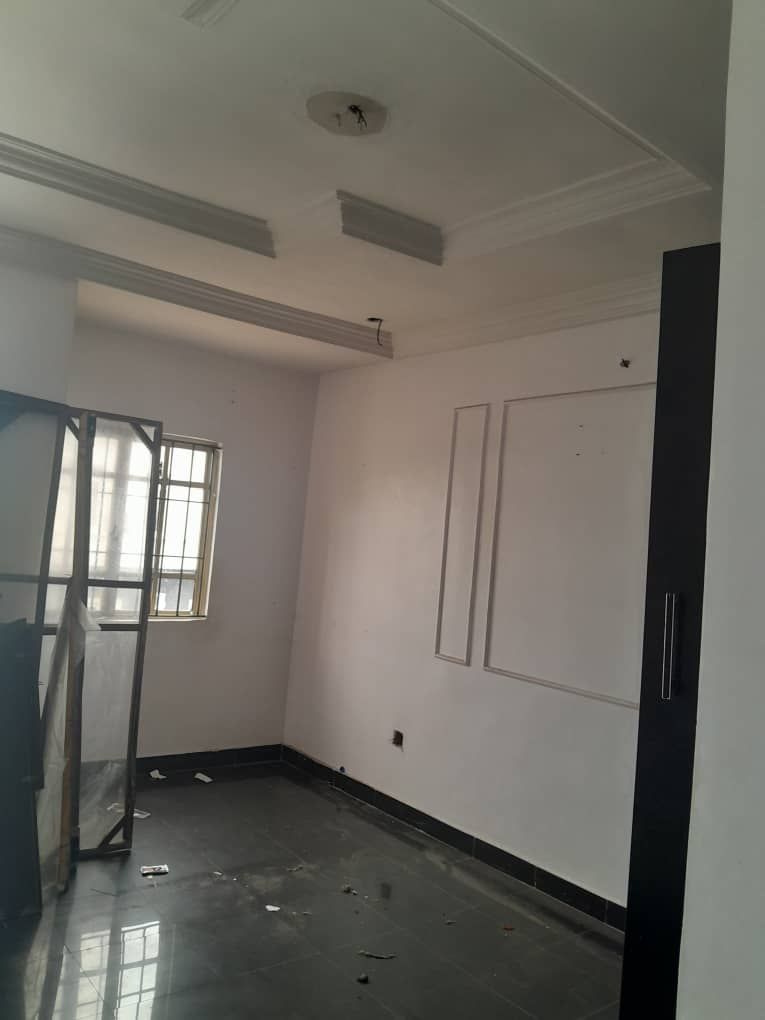 bock of 6 nos 3 bedroom flats and 3 bedroom fully detached house all in one compound / Chevron  / 1.3BN 4