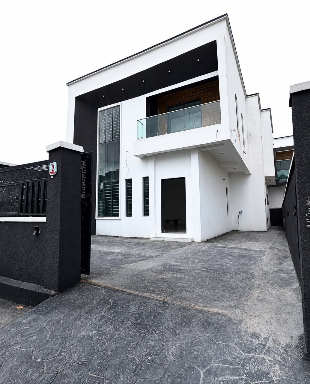 5 Bedroom duplex VGC  320M