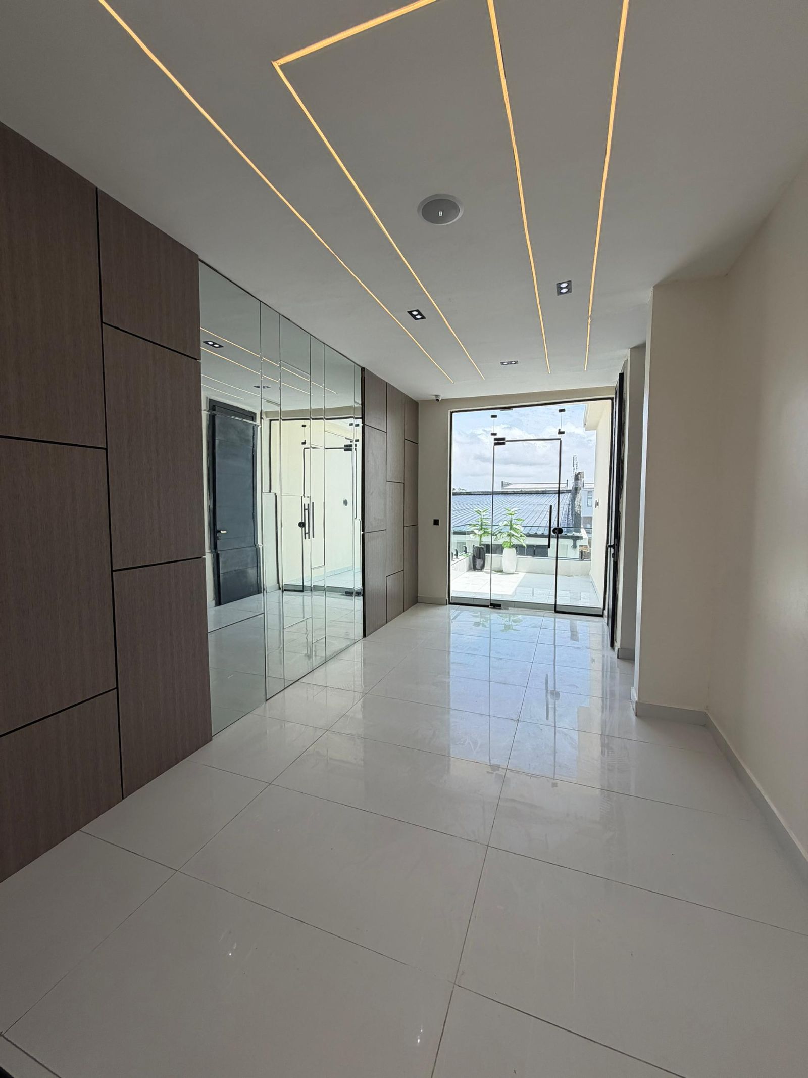 5bedroom duplex chevron 750M / swimming pool/ Bq 11
