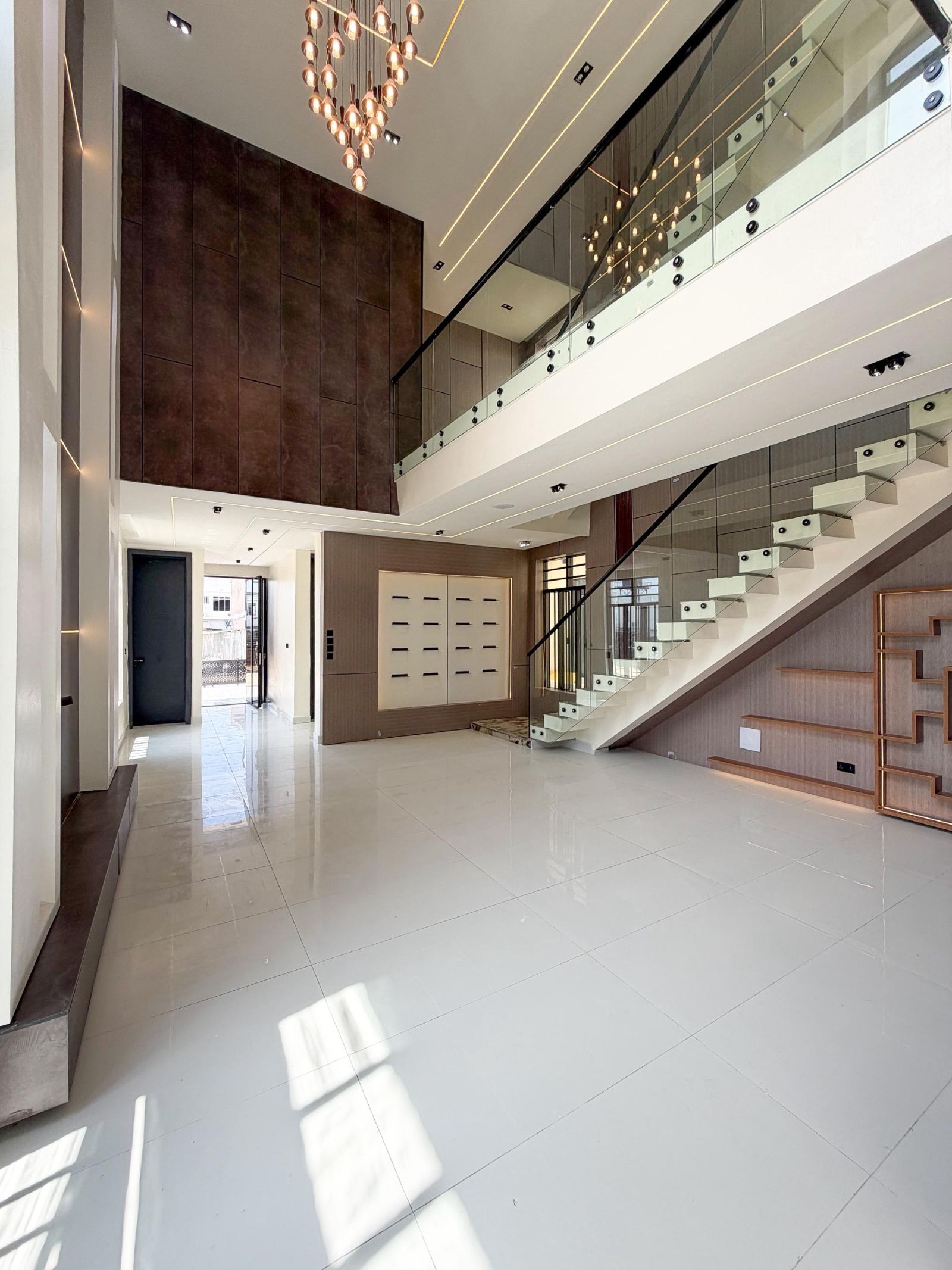 5bedroom duplex chevron 750M / swimming pool/ Bq 2