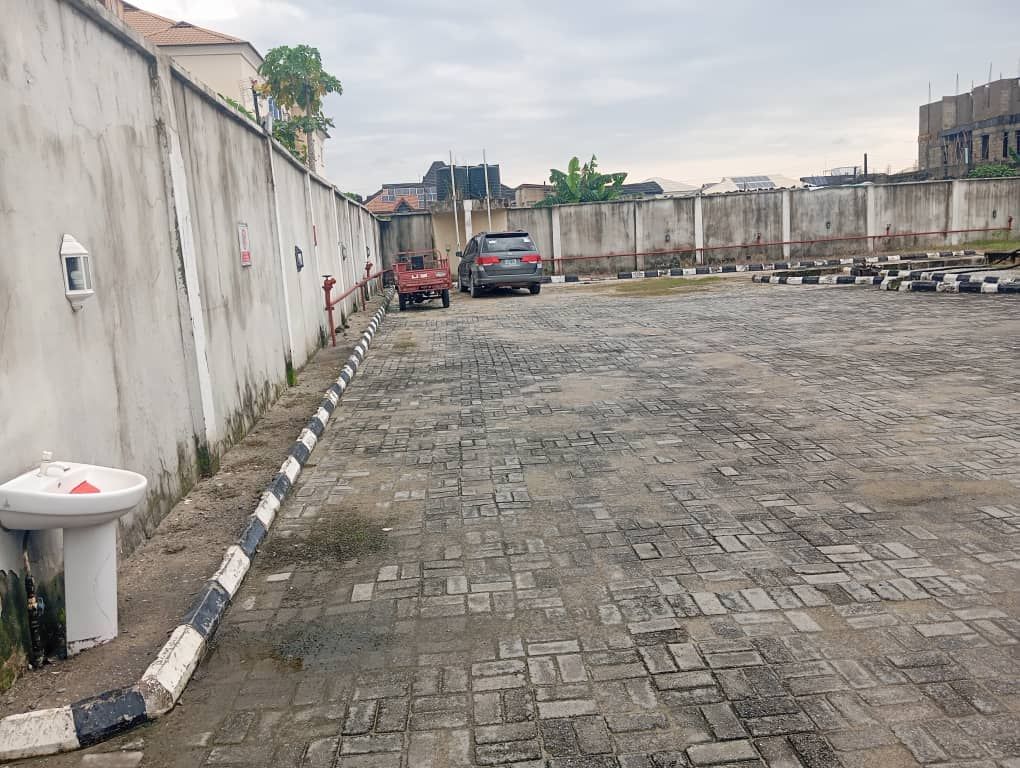 1,463sqm for sale slightly off the road, directly opposite Emerald estate Mobil road Ajah ilaje. / C of O / N350m