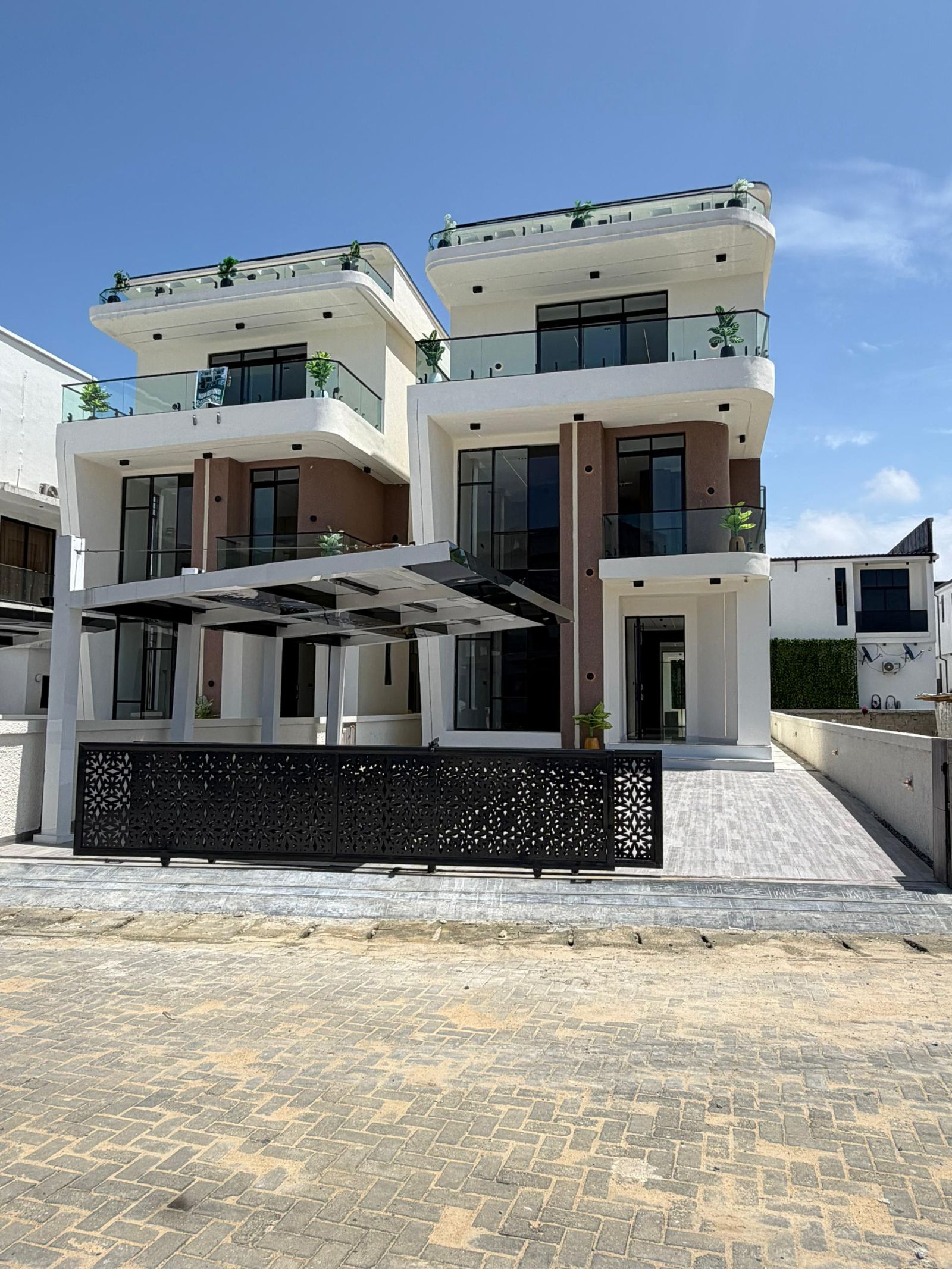 5bedroom duplex chevron 750M / swimming pool/ Bq