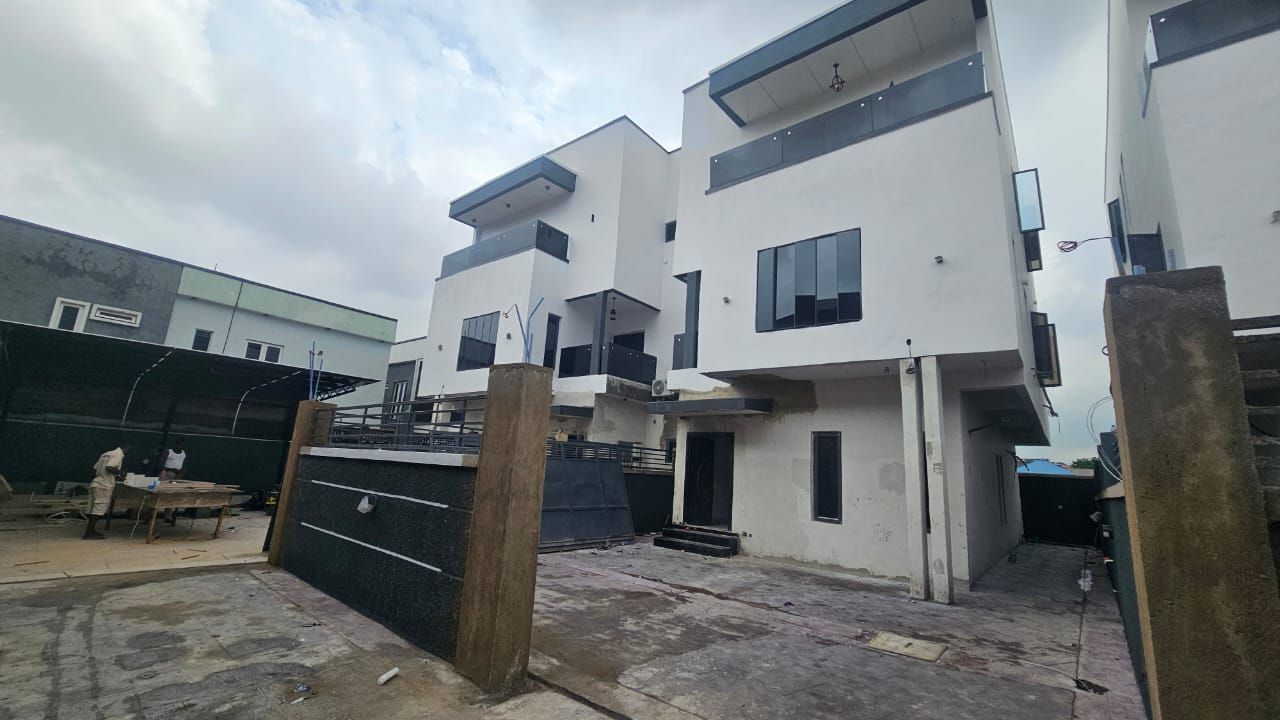 Brand new 4bedroom semi detached duplex with a room boy's quarter at awuse Estate opebi  / N550m