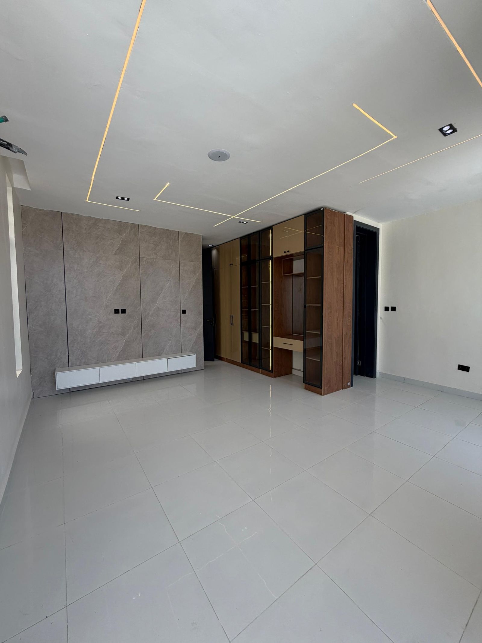 5bedroom duplex chevron 750M / swimming pool/ Bq 14