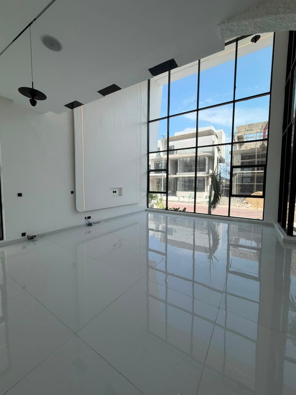 CONTEMPORARY 5BEDROOM SPACIOUS MANSION, WITH SWIMMING POOL, CINEMA, GYM, ROOFTOP TERRACE, OFFICE SPACE, BQ, AND SO MUCH MORE 4