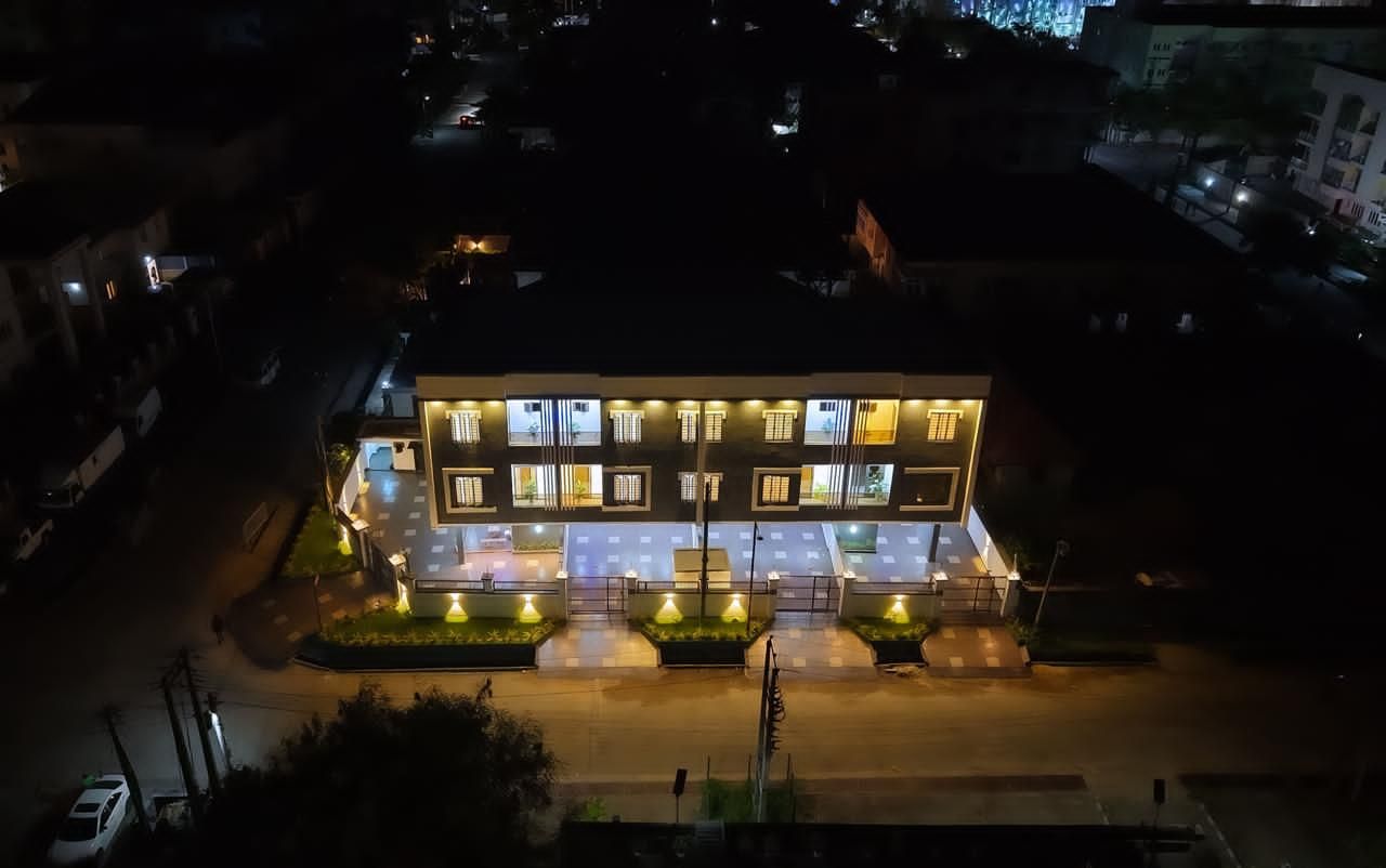 Lekki Phase  1 Proper , 4 bedrooms terraces with a private compound 5