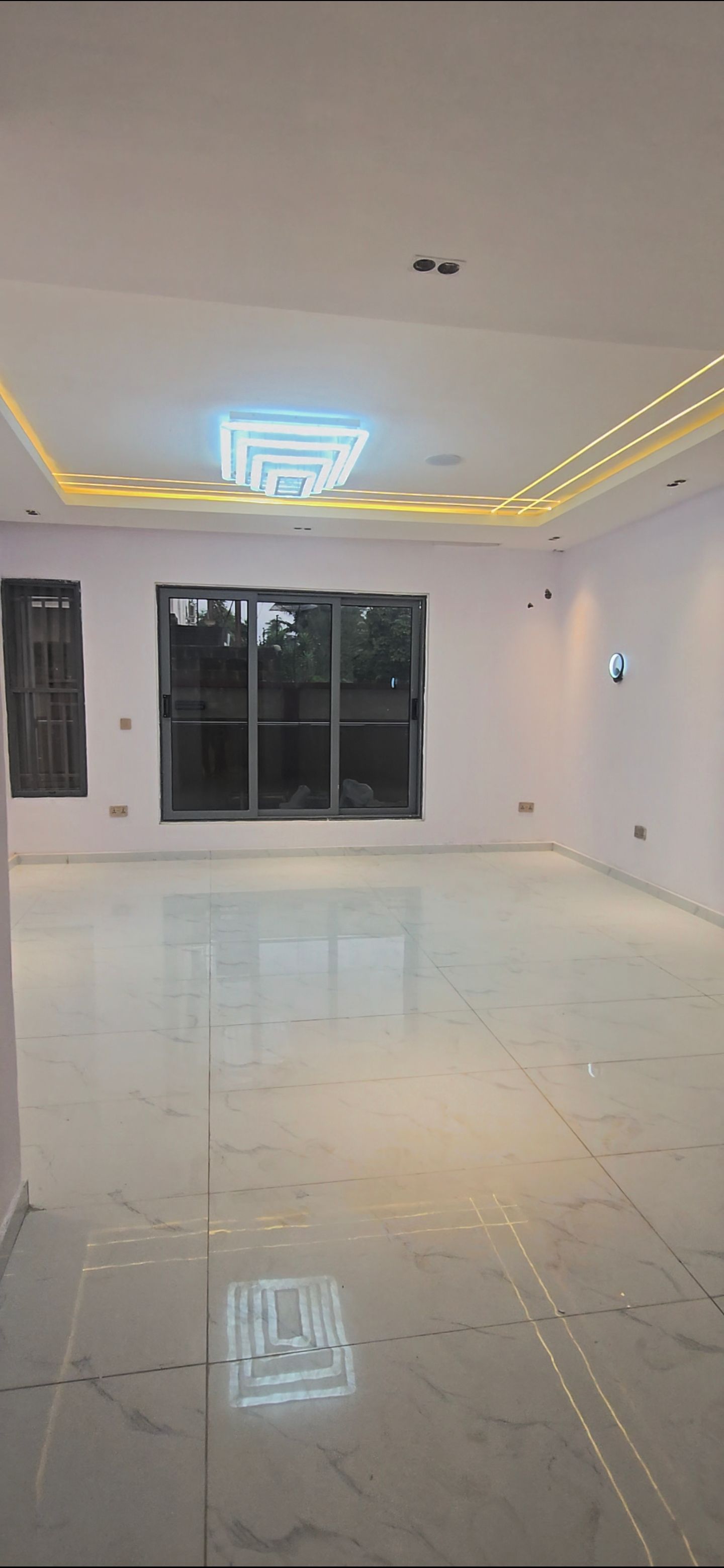 4-Bedroom Apartments / Bq  / Ikeja Gra  / 500M 8