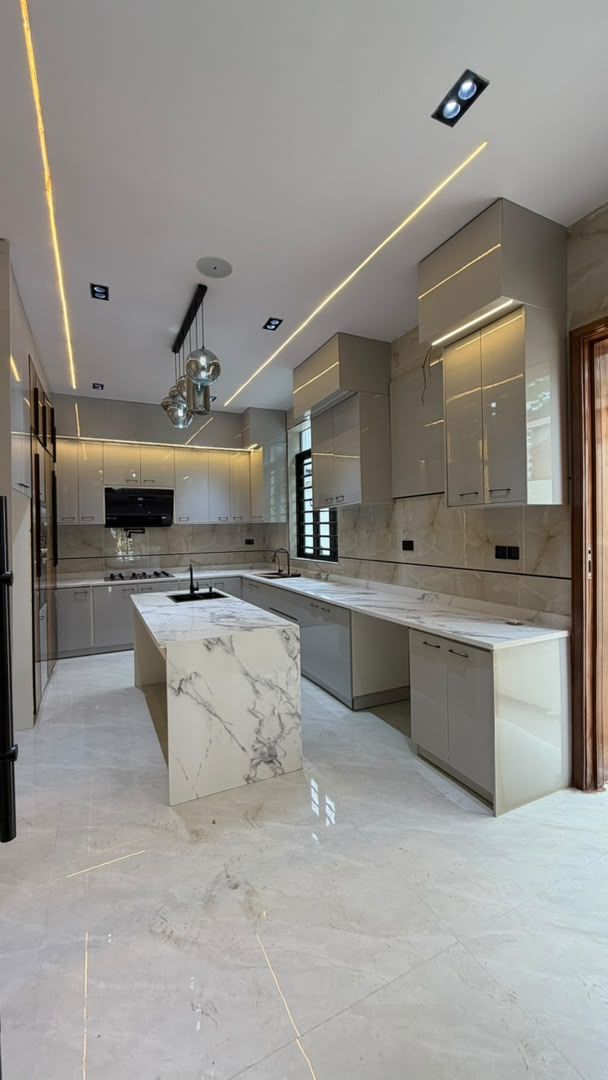 LUXURY 5BEDROOM FULLY DETACHED DUPLEX FOR SALE  / 550M / Chevron Toll Gate / 7