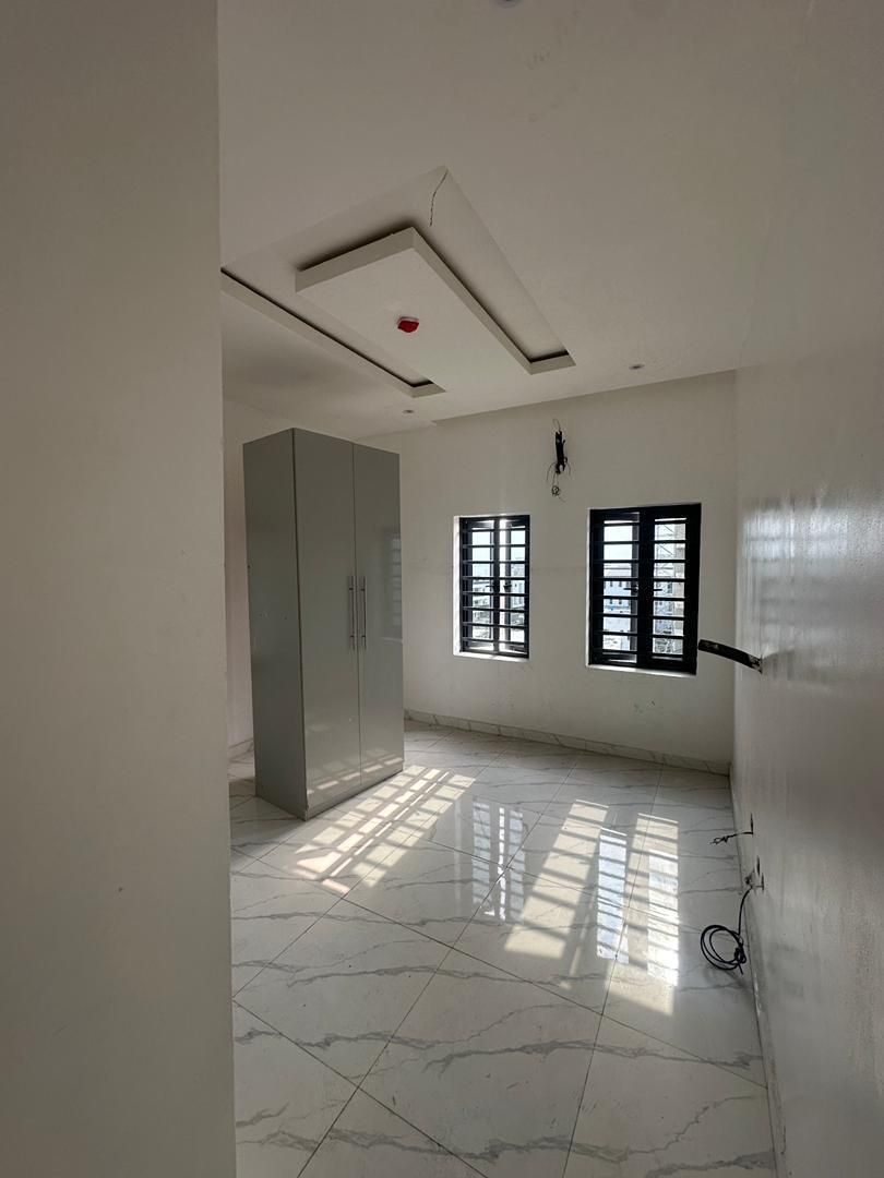 Lekki Phase 1  A 3 bedroom flat + BQ on the 5th floor of a fully serviced 5