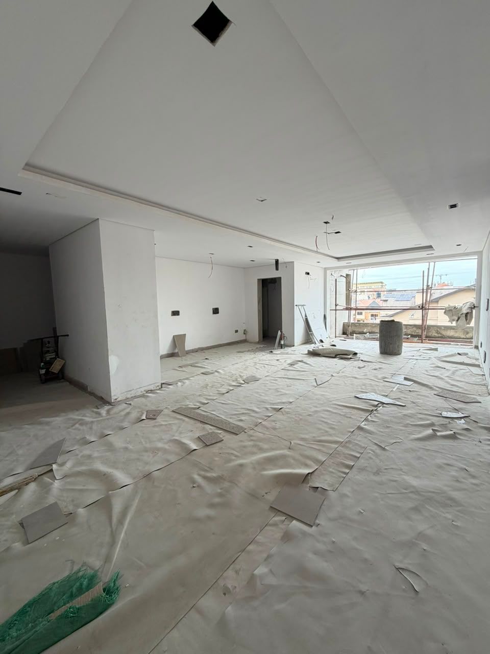 3 BED APARTMENT | ONIRU, VI | N700M 2 Bedroom Apartment plus bq: N500M 3 Bedroom Apartment plus bq: N700M Contact us to secure this property at best price. Features: Maisonette | Secured Area | Living Room | All Rooms En-suite | | Fitted Kitchen | Gas burner | Oven | Heat Extractor | Water heater | Walk-in Closet | Walk-In Shower | Spacious Rooms | Elevator | Swimming Pool | BQ | Laundry Room | Terrace 3