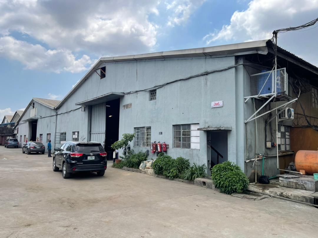 2 Bay Warehouse of 3,100sqm with Office Block of 600sqm (3-floor) on 6,177sqm land along Agege Motor Road, by Vono foam, Mushin Lagos / 7BN / Reg. Deed of Conveyance