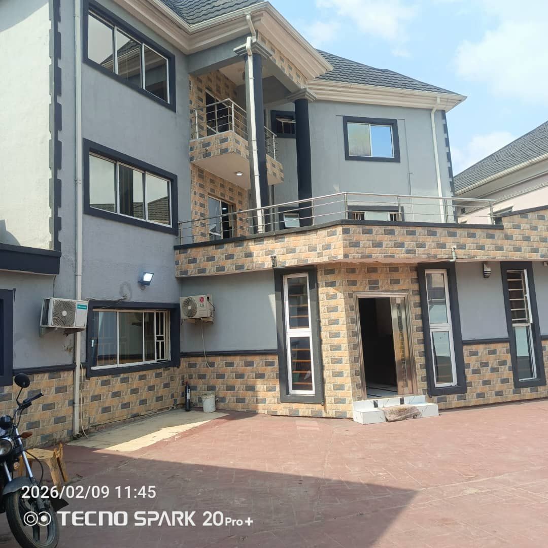 3nos of mini flats & 6 selfcontain on 600sqm of land at Omole phase1📍 Title: C of O Price: 700m negotiable