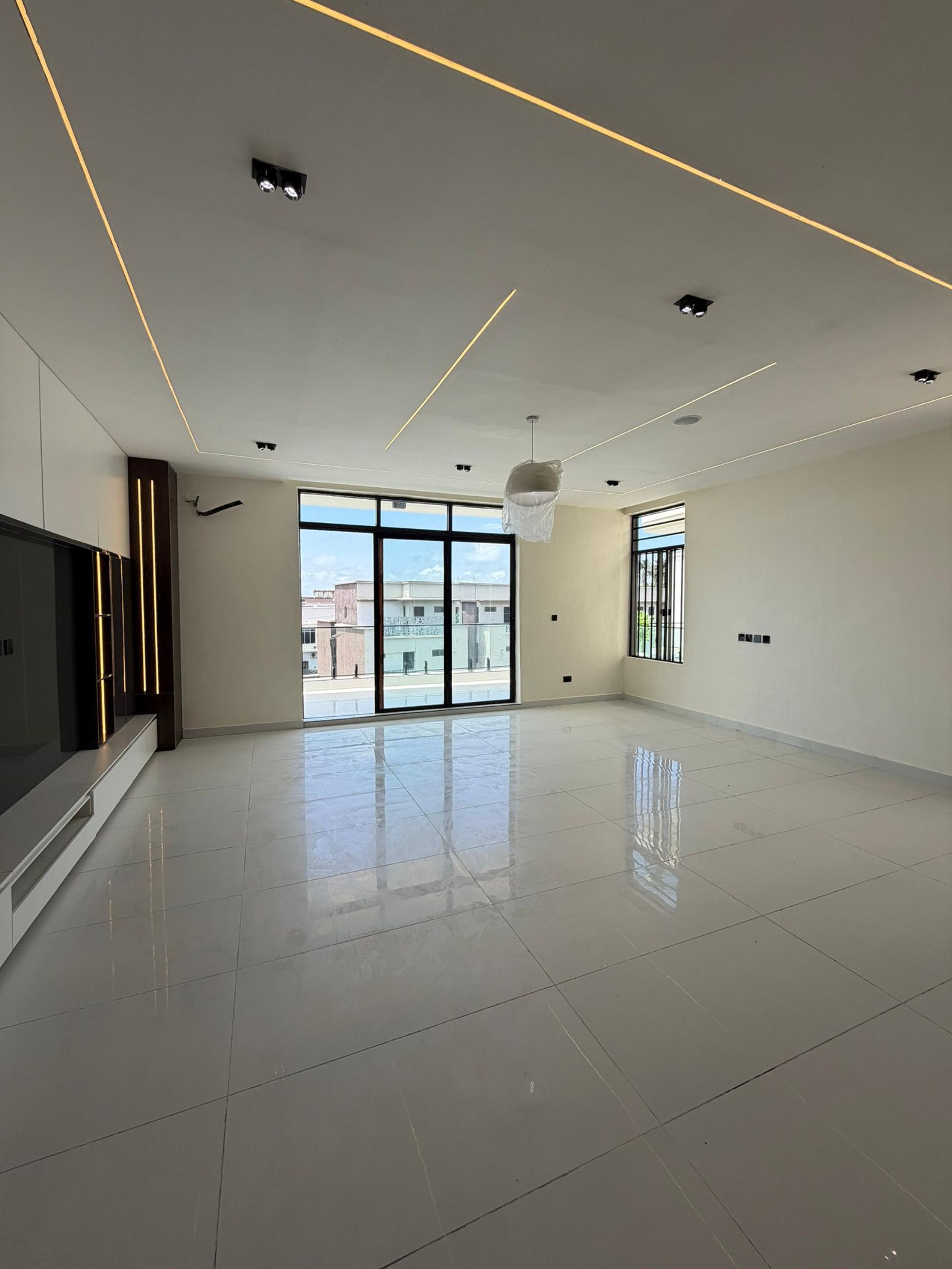 5bedroom duplex chevron 750M / swimming pool/ Bq 12