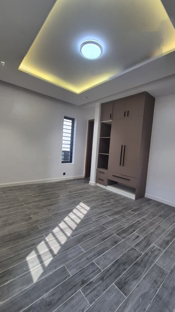 5-bedroom fully detached duplex with a room Bq, cinema /  650m / Adeniyi Jones 4