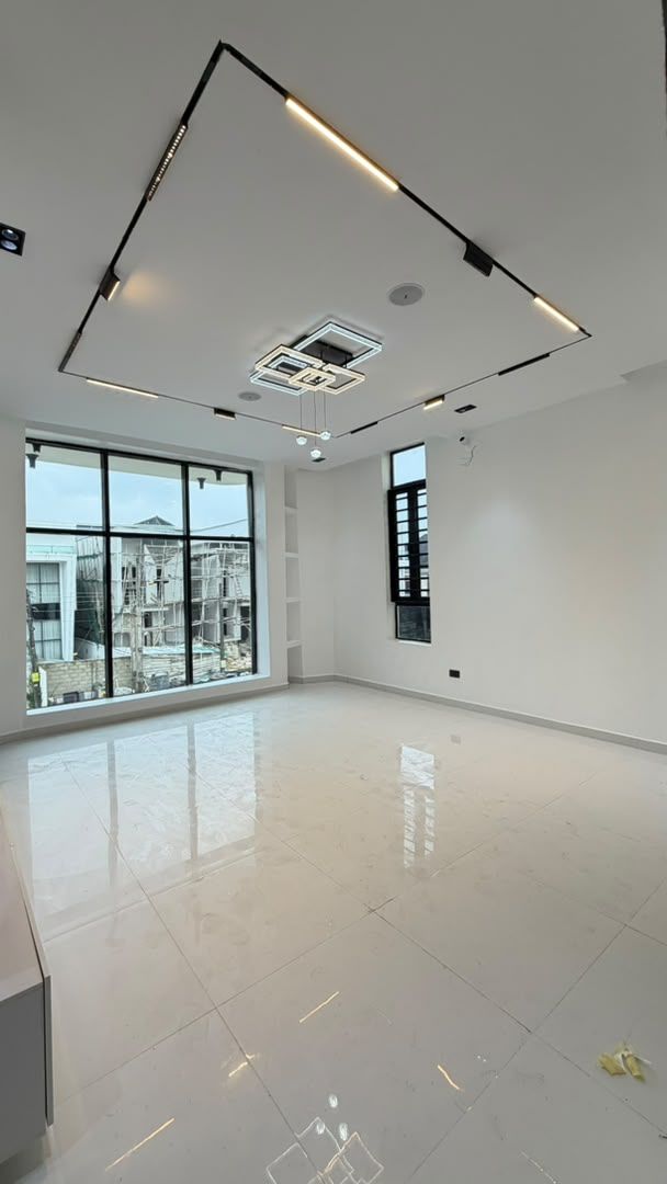 LUXURY 5BEDROOM FULLY DETACHED DUPLEX FOR SALE  / 550M / Chevron Toll Gate / 10