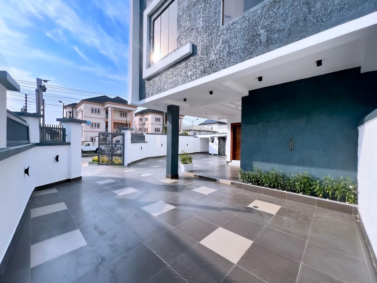 Lekki Phase  1 Proper , 4 bedrooms terraces with a private compound 18