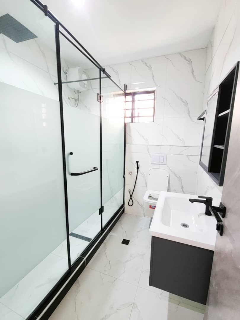 Lekki Phase  1 Proper , 4 bedrooms terraces with a private compound 24
