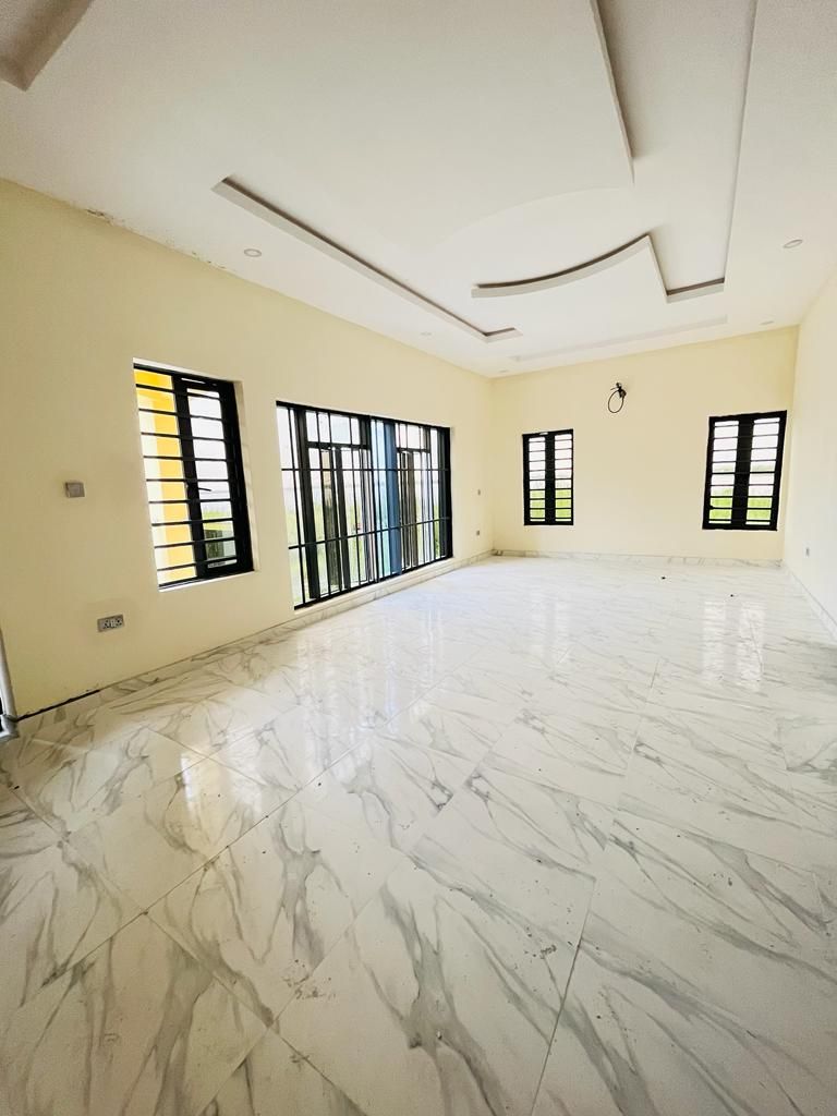 Brand new 6bed room and two room boys quarter,  Sitting on 600sqm 15