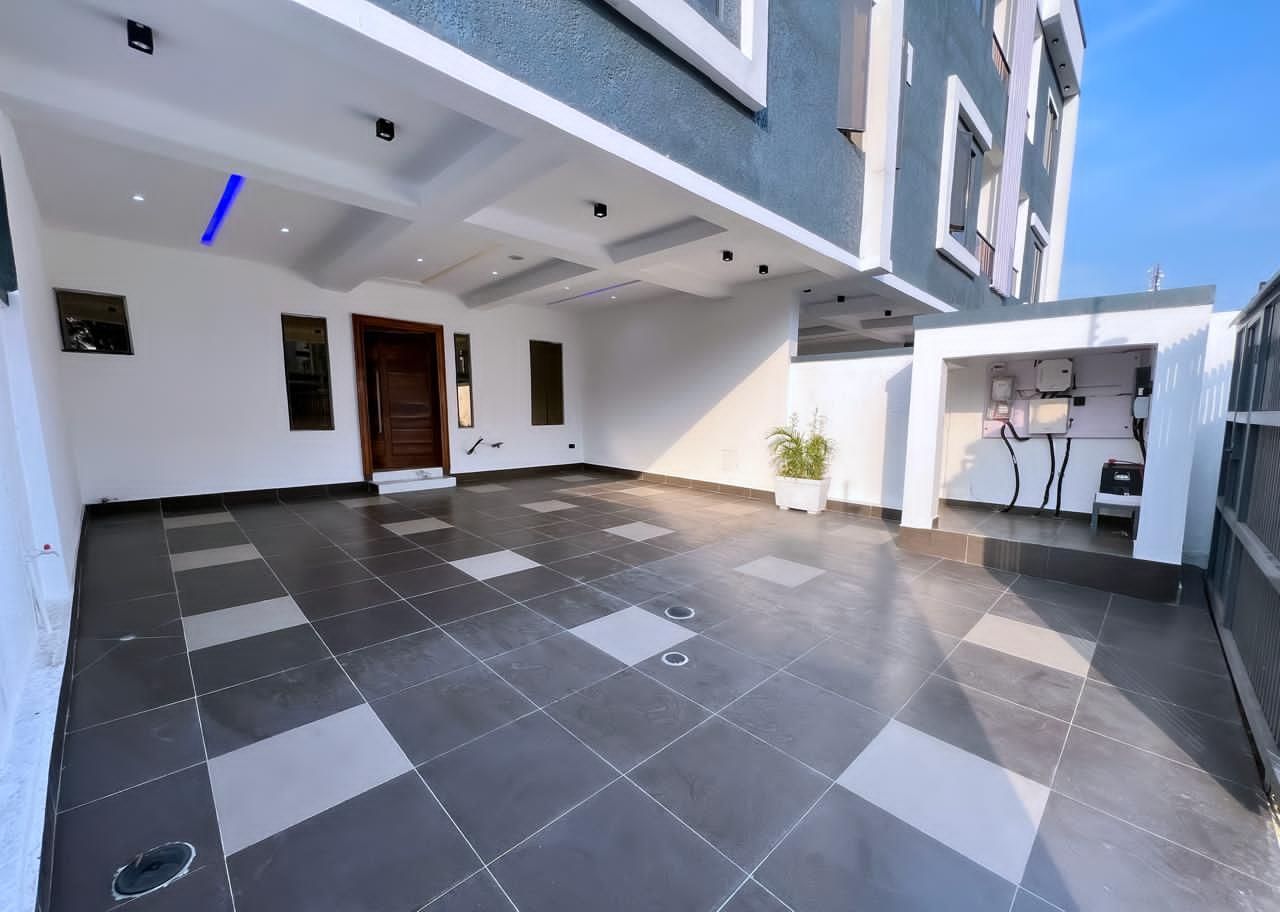 Lekki Phase  1 Proper , 4 bedrooms terraces with a private compound 7