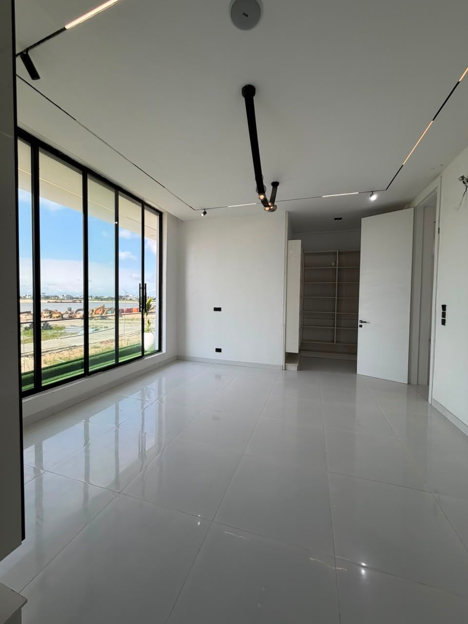 CONTEMPORARY 5BEDROOM SPACIOUS MANSION, WITH SWIMMING POOL, CINEMA, GYM, ROOFTOP TERRACE, OFFICE SPACE, BQ, AND SO MUCH MORE 8