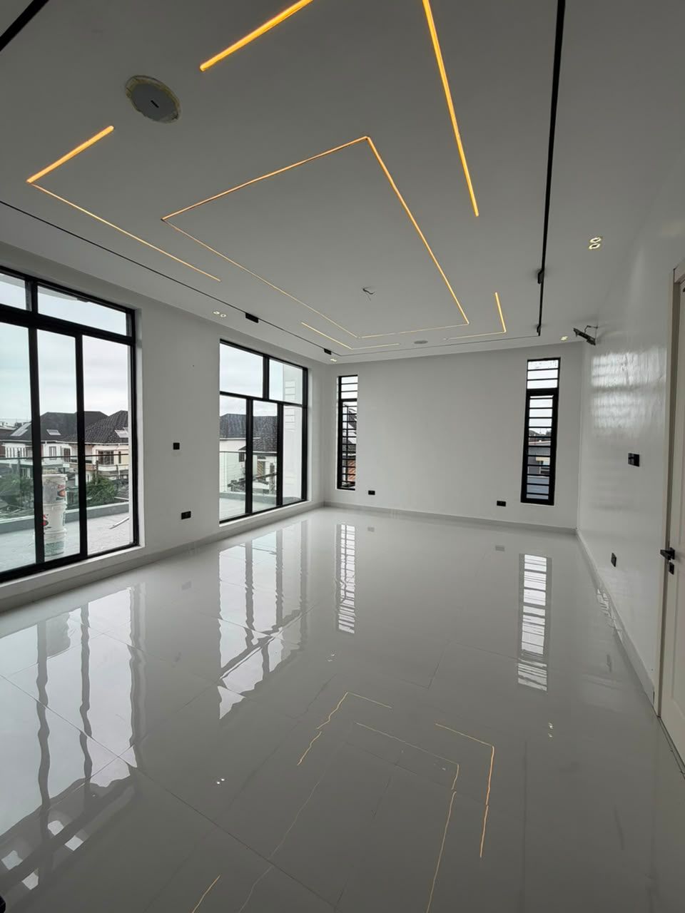 5 BEDROOM DUPLEX ORCHID 470M  POOL AND OFFICE SPACE 12