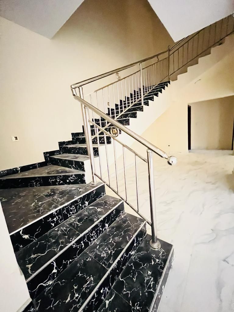 Brand new 6bed room and two room boys quarter,  Sitting on 600sqm 4