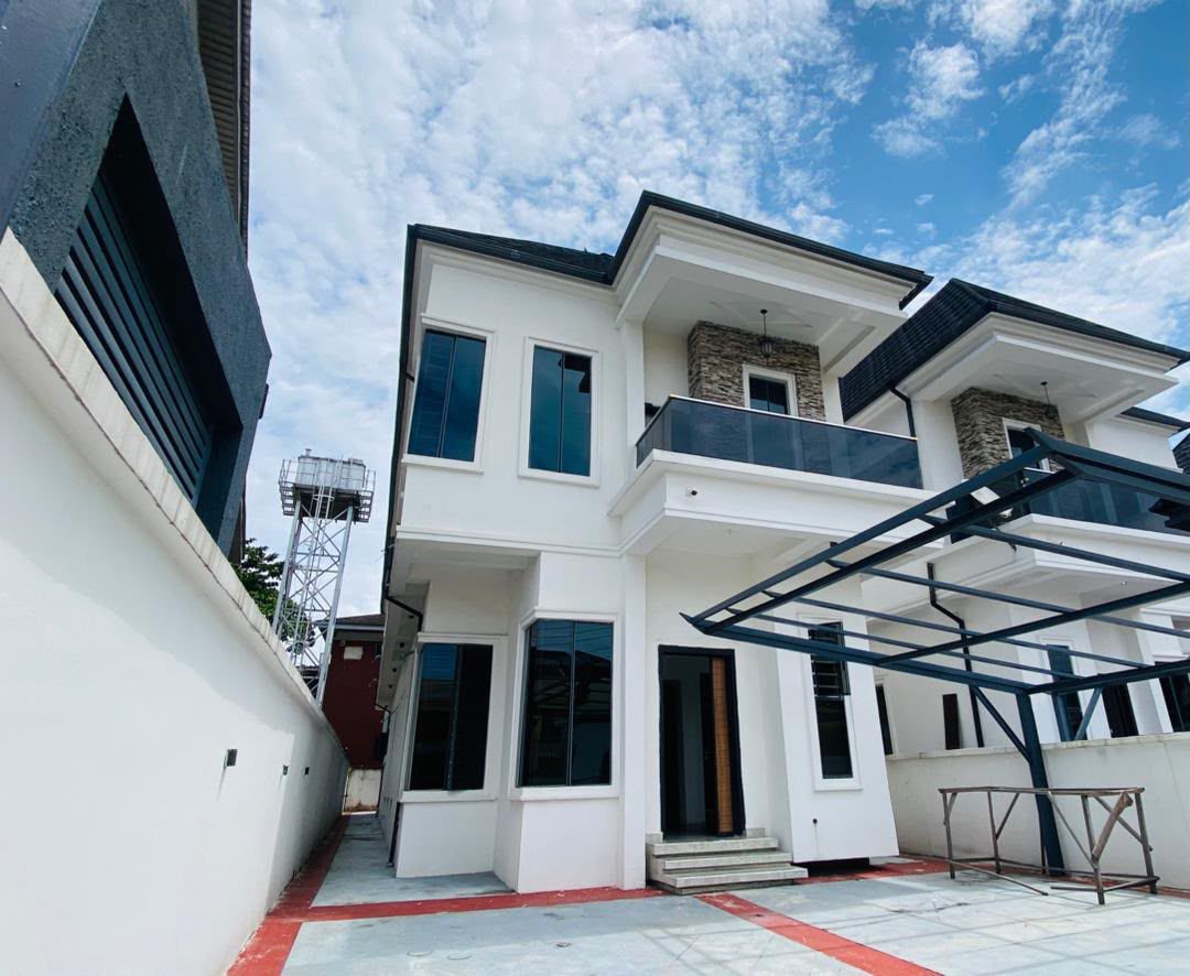 5 bedroom fully detached duplex  Location: Osapa London Lekki / 300m / governors consent / Osapa London Lekki