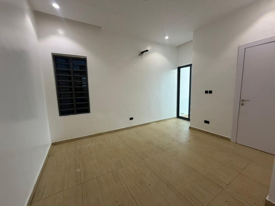 3-bedroom Apartment / Bq / ikeja Gra / 420 12