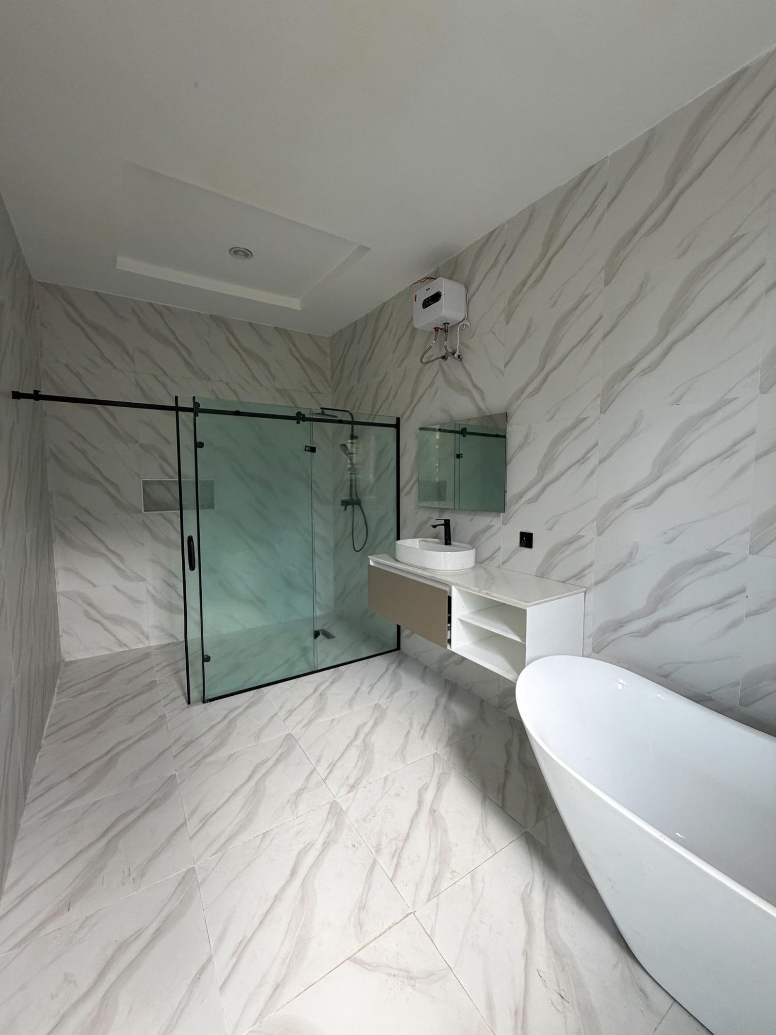 5 bedroom duplex Chevron/ 720M / Pool / Bq 12