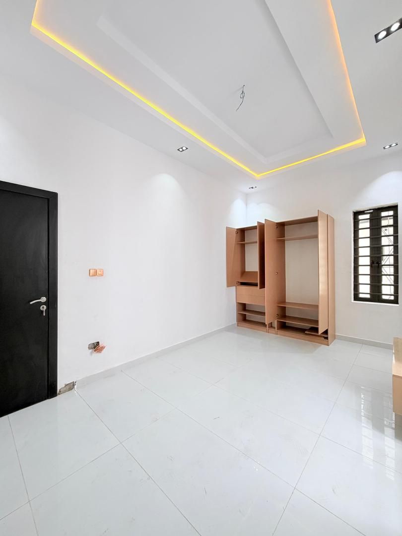 5 BEDROOM FULLY DETACHED + BQ POOL & GYM / 330m / Sangotedo Ajah 9