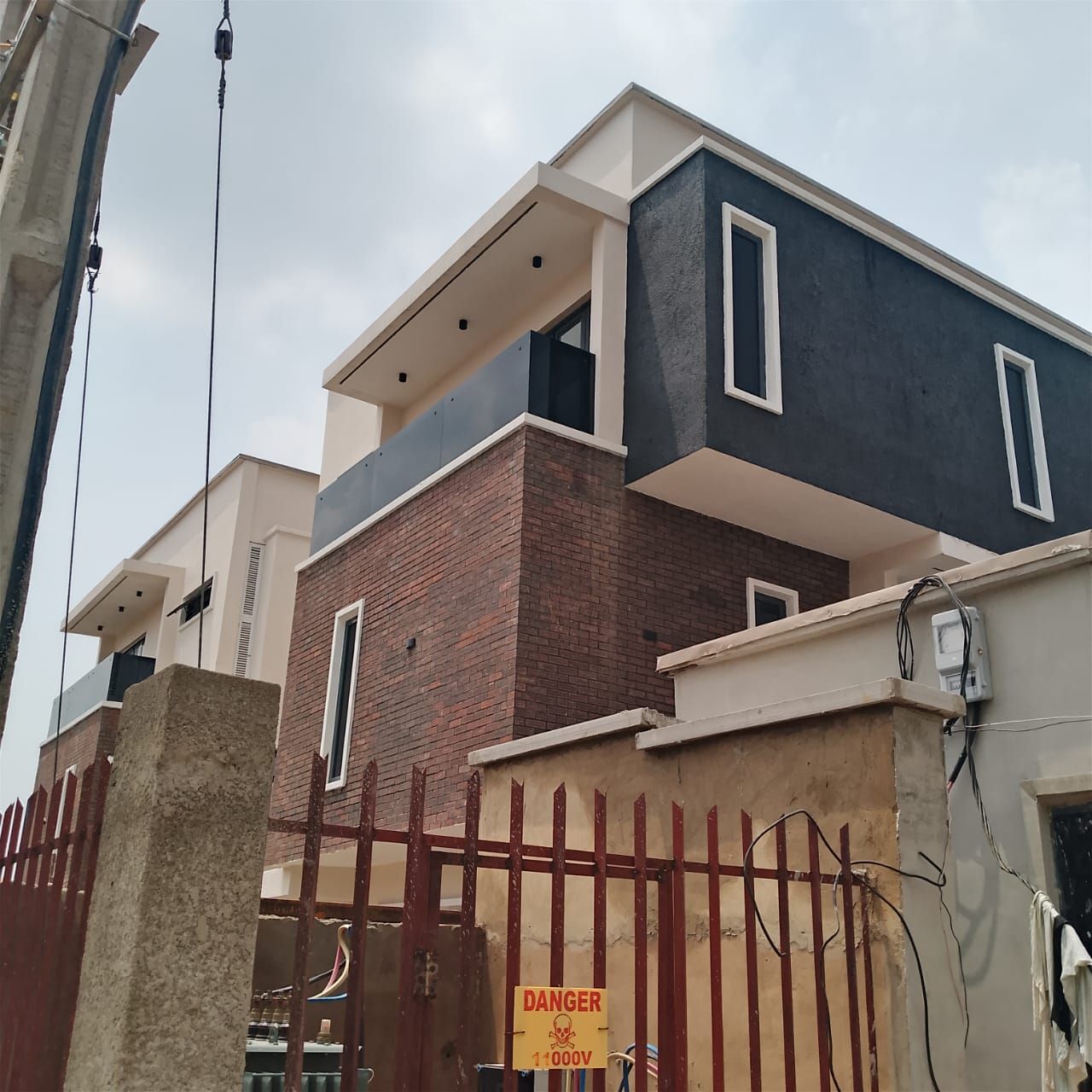 Luxury 4 Bedroom fully Detached duplex with Study Room, home Office Room &  Room Bq in Maryland within a gated Estate / 750m