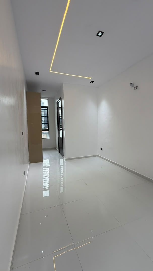 LUXURY 5BEDROOM FULLY DETACHED DUPLEX FOR SALE  / 550M / Chevron Toll Gate / 9