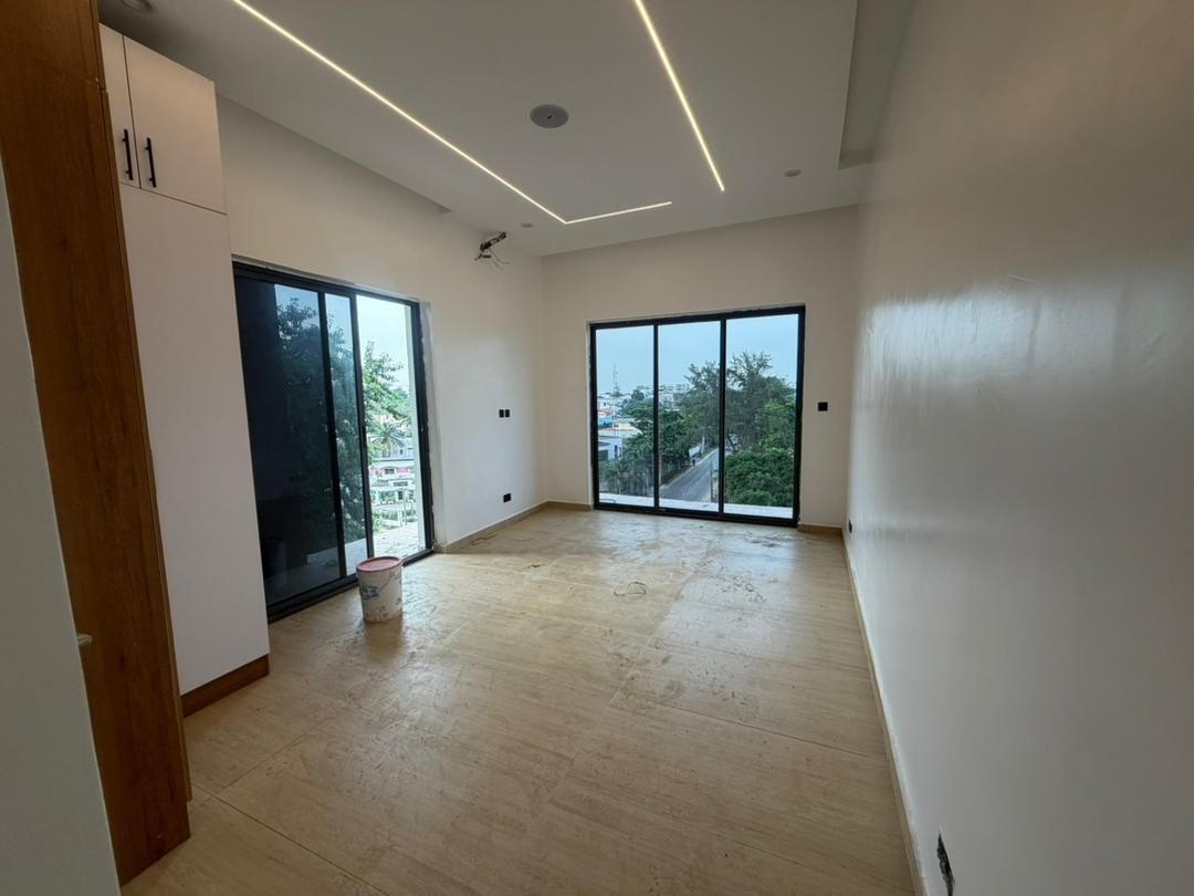 3-bedroom Apartment / Bq / ikeja Gra / 420 11
