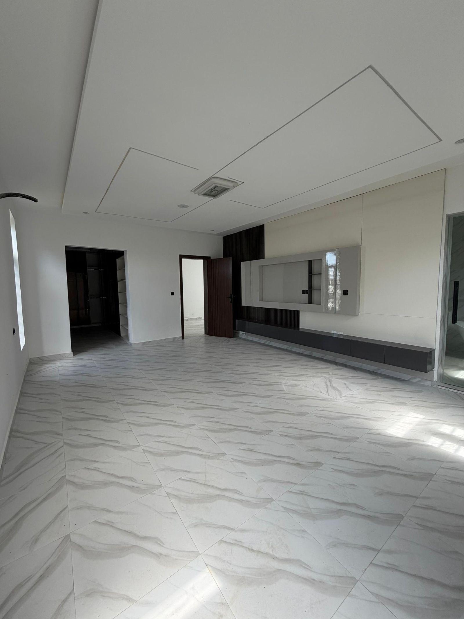 5 bedroom duplex Chevron/ 720M / Pool / Bq 10