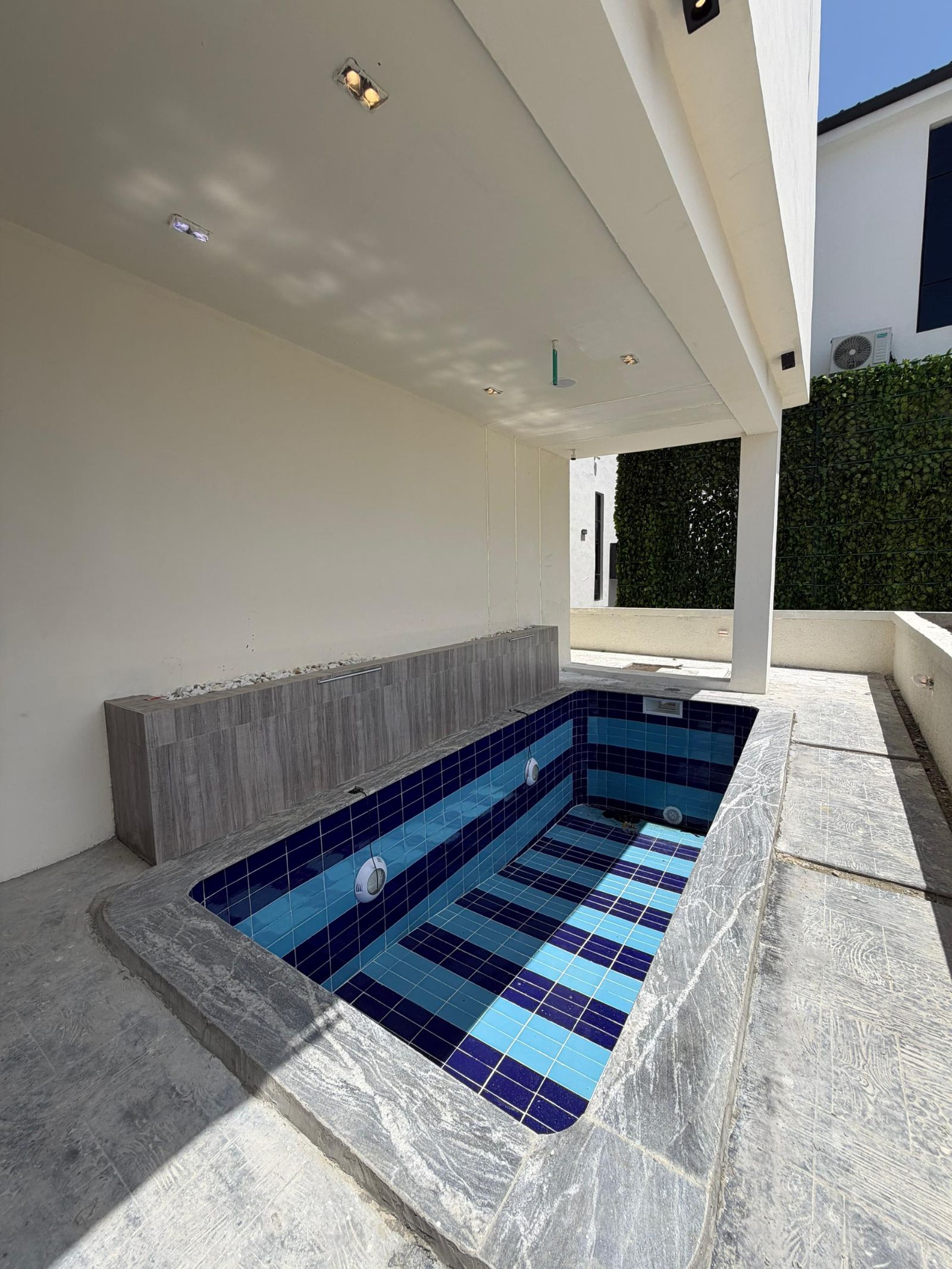 5bedroom duplex chevron 750M / swimming pool/ Bq 4
