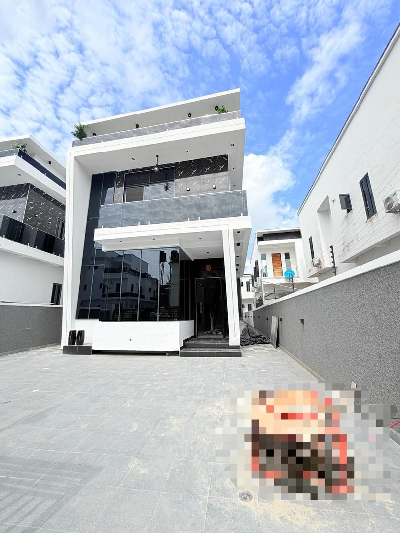 5 BEDROOM FULLY DETACHED + BQ POOL & GYM / 330m / Sangotedo Ajah