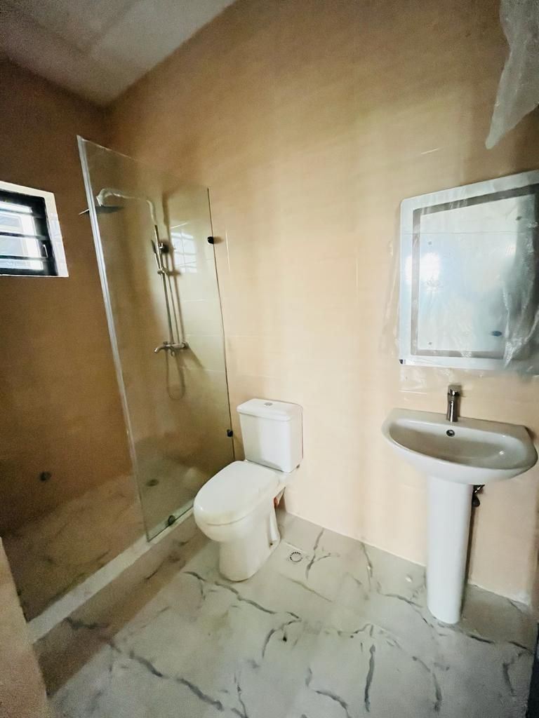 Brand new 6bed room and two room boys quarter,  Sitting on 600sqm 9