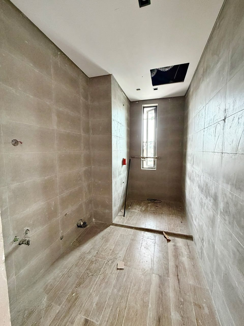 3 BED APARTMENT | ONIRU, VI | N700M 2 Bedroom Apartment plus bq: N500M 3 Bedroom Apartment plus bq: N700M Contact us to secure this property at best price. Features: Maisonette | Secured Area | Living Room | All Rooms En-suite | | Fitted Kitchen | Gas burner | Oven | Heat Extractor | Water heater | Walk-in Closet | Walk-In Shower | Spacious Rooms | Elevator | Swimming Pool | BQ | Laundry Room | Terrace 20