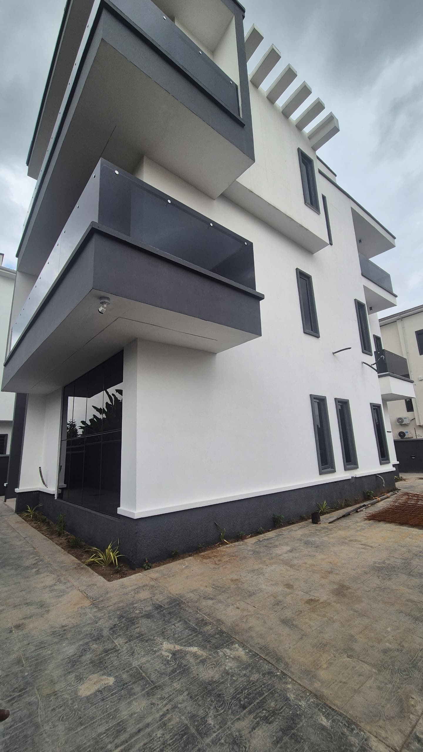 Luxury 4 Bedroom fully Detached duplex with Study Room, home Office Room &  Room Bq in Maryland within a gated Estate / 750m 7