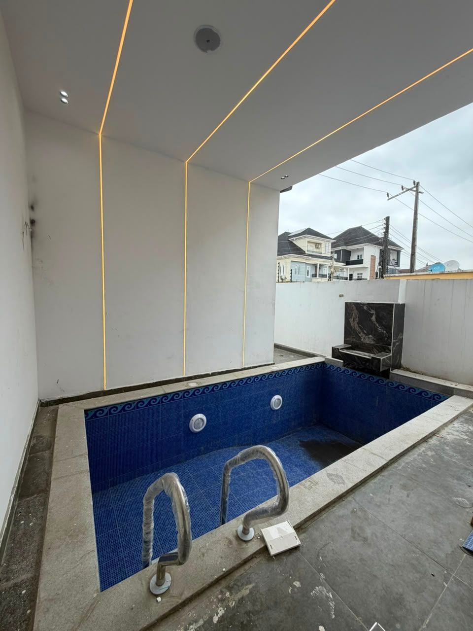 5 BEDROOM DUPLEX ORCHID 470M  POOL AND OFFICE SPACE 2