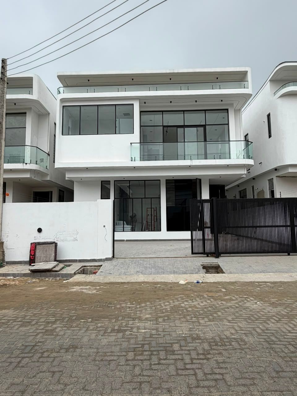 4 Bedroom duplex orchid 380m