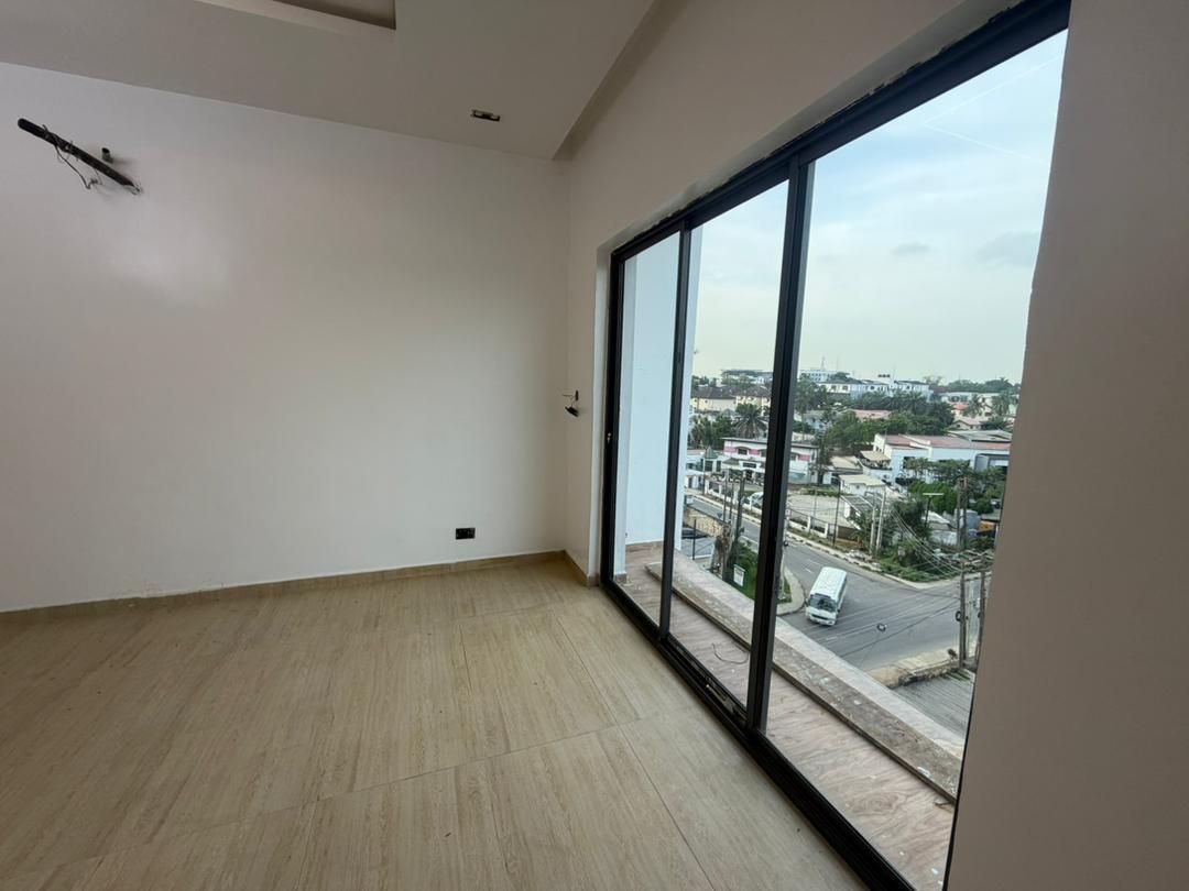 3-bedroom Apartment / Bq / ikeja Gra / 420 9