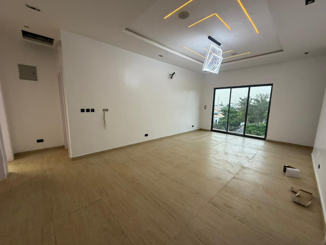 3-bedroom Apartment / Bq / ikeja Gra / 420 4