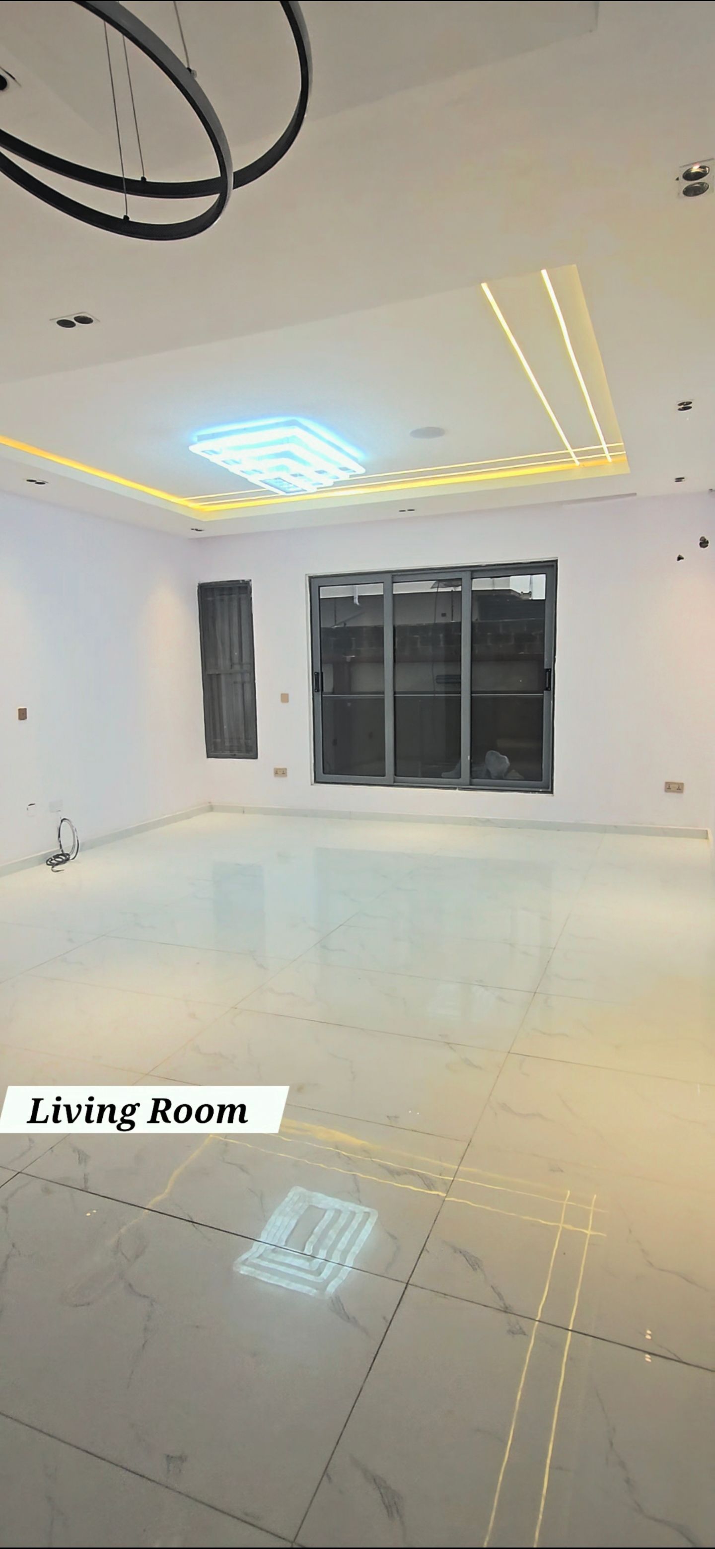 4-Bedroom Apartments / Bq  / Ikeja Gra  / 500M 10